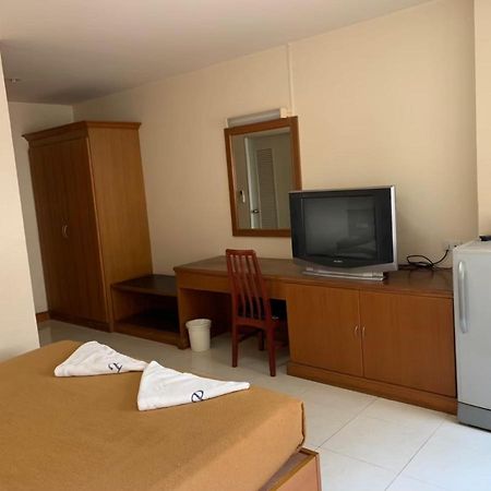 Aparthotel Pat Place à Chiang Mai Extérieur photo